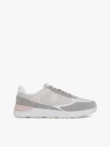 Zapatillas Tommy Hilfiger de mujer, color gris con detalles en rosa y blanco. Confeccionadas en poliéster con paneles de malla y logo TH en la lengüeta y lateral.