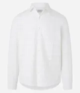 Camisa de hombre de manga larga, corte regular, color blanco, con cuello inglés y textura grid tejida en el plano.