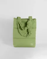 Totebag acolchada color verde, diseñada para transportar laptops con asas rizadas.