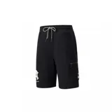 Short deportivo negro con cintura elástica ajustable con cordón, bolsillos laterales con cierre y logo de los Yankees estampado en la pierna izquierda.