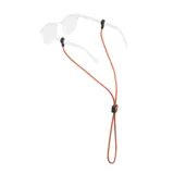 Sujeta lentes naranja con topes negros.