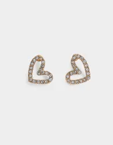 Par de aros pasantes dorados con forma de corazón delineado con strass.