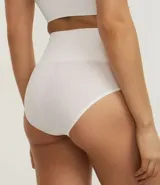 Bombacha tiro alto color verde agua, de poliamida acanalada sin costuras.