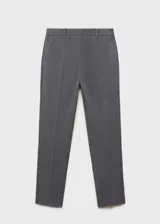 Pantalón gris de corte recto, tiro medio y diseño crop. Con cierre de cremallera y gancho, trabillas y bolsillos laterales.