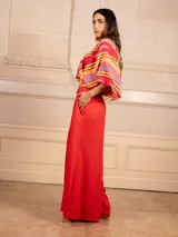 Pantalón palazzo rojo de lino con cintura de algodón con spandex.