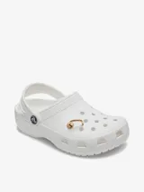 Accesorio de joyería que combina un aro dorado y un pequeño adorno negro, diseñado para personalizar crocs.