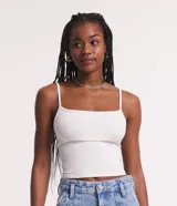 Top cropped blanco de poliamida con breteles finos y escote recto.