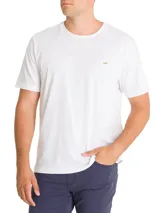 Remera blanca de jersey de algodón 100% orgánico, de manga corta y cuello redondo. Presenta un logo pequeño en el pecho.
