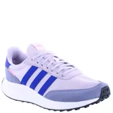 Championes Adidas Run 70S Wns, color lila con detalles en azul y gris.