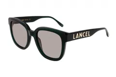 Lentes de sol Lancel con montura cuadrada de acetato color verde oscuro y lentes grises. El logo de la marca está grabado en dorado en la patilla.