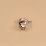 Anillo de plata 925 con aplique de oro 9k con forma de concha.