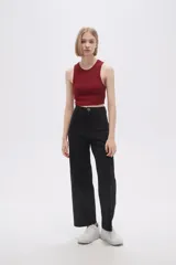 Top blanco de morley, corte crop y breteles anchos.