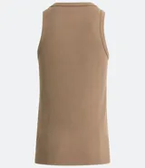 Musculosa de hombre color beige, de algodón acanalado, sin estampa y con cuello redondo.