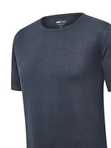 Remera azul marino de lino orgánico con elastano, cuello redondo y mangas cortas.