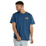 Remera azul con logo de Rhythm estampado en el pecho.
