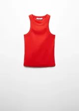 Musculosa negra de canalé con cuello redondo y corte ajustado.