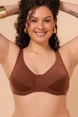 Soutien de baño color marrón con aro, breteles anchos regulables y nudo en la espalda.