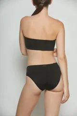 Bombacha vedetina clásica de tiro alto color beige, con laterales de tul.