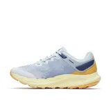 Zapatillas de trail running Merrell Antora 4 para mujer, color celeste con detalles en amarillo y suela color caramelo.