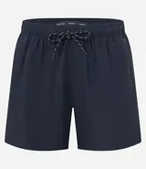 Bermuda de baño negra de microfibra liviana, con cintura elástica ajustable con cordón y aberturas laterales en el ruedo.