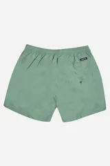 Short de baño liso color salmón, con cintura elástica y cordón de ajuste blanco. Posee bolsillos laterales y un bolsillo trasero. Lleva un pequeño logo triangular de goma en la parte inferior izquierda.