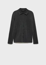 Camisa negra de manga larga con tejido de lúrex y cierre de botones frontal.