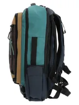 Mochila RKF Water Resistant unisex color verde oscuro, confeccionada en poliéster reciclado. Cuenta con compartimento principal con cierre cremallera a prueba de agua, bolsillo interior para laptop de 15´, compartimento frontal con cierre cremallera a prueba de agua y bolsillos interiores, bolsillo frontal con cierre cremallera, bolsillos laterales expandibles con borde superior elástico para botellas, cierre expansible, correa removible y ajustable, correas de hombro ajustables y ocultables en un bolsillo trasero especial, almohadillas en la espalda para una mayor comodidad, pasador para manilla de maleta, forro interior 100% poliéster reciclado e incluye llavero mosquetón.