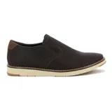Zapato casual marrón oscuro sin cordones, con elásticos laterales y suela clara.