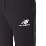 Pantalón de jogging negro de New Balance, modelo Essentials Stacked Logo, confeccionado en tejido de rizo francés, con cintura elástica con cordón y logo estampado en blanco en la pierna izquierda.