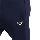 Pantalón de jogging azul marino de felpa con interior cepillado, cintura elástica con cordón ajustable y logo de Reebok bordado en blanco en la pierna izquierda.