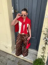 Pantalón palazzo de viscosa con estampado animal print en tonos marrón y negro.