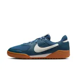 Championes Nike Terra Manta de mujer, color azul con detalles en blanco y suela color caramelo.