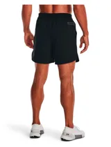 Short deportivo negro Under Armour Peak Woven para hombre, con cintura elástica, bolsillos laterales y cierre trasero. Diseñado para movilidad total con materiales ultraelásticos y dobladillo diseñado para el movimiento de las piernas.