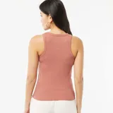 Musculosa rosa de punto canalé con cuello redondo y sisas anchas.