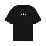Remera negra de corte clásico con cuello redondo y logo de Puma estampado en el pecho.