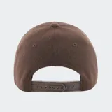 Gorro rojo de béisbol con logo de los New York Yankees bordado en blanco y logo de la marca 47 en el lateral.