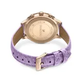 Reloj Swarovski Octea Lux Chrono con caja de acero color oro rosa, bisel facetado de cristal morado, esfera iridiscente color morado con tres subesferas y correa de piel morada.