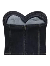 Top strapless de denim azul oscuro con costuras a la vista.