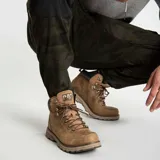 Bota de cuero color marrón con cordones, marca Caterpillar, modelo Highbury.