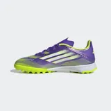 Championes de fútbol Adidas F50 League, color violeta con detalles en amarillo y blanco.