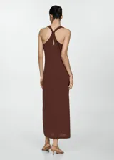 Vestido largo naranja de tejido de punto con tirantes anchos, escote redondo y espalda cruzada.