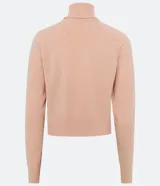 Blusa de punto color blanco, con cuello alto, manga larga y diseño liso.