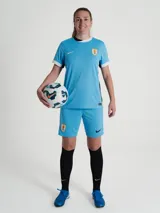 Camiseta de fútbol Nike de la selección uruguaya, modelo Stadium, color celeste con detalles en blanco y negro. Incluye escudo de la AUF y logo de Nike en el frente.
