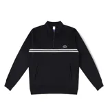 Buzo negro con cuello polo y cierre de un cuarto, con una franja horizontal blanca en el pecho y bolsillos laterales.