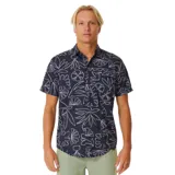 Camisa de manga corta negra con estampado de flores y hojas en color blanco.