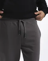 Pantalón de jogging de felpa color gris oscuro melange, con puños ajustados en los tobillos y cordón de ajuste en la cintura.
