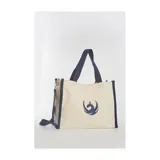 Bolso tipo shopper de tela color crema con asas cortas y correa larga desmontable. Estampado de un ave fénix color naranja.
