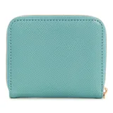 Billetera Guess Laurel color verde agua, con cierre de cremallera y logo dorado en el frente.