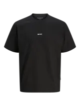Camiseta negra de manga corta y cuello redondo con estampado en la espalda con la frase "Project Nine.Zero. LON 51°31'6 N".