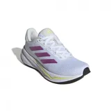 Championes Adidas Response para mujer, color blanco con detalles en lila y amarillo. Zapatillas de running con suela de goma y las tres tiras características de la marca en los laterales.